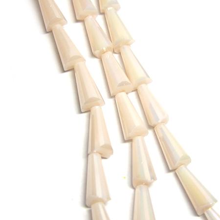 크리스탈 | 꼬깔 삼각드랍 (중) | 스킨베이지 | 6*12mm (1줄 - 약 50개)