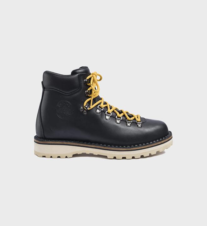 Roccia Vet M (Black Fullgrain)