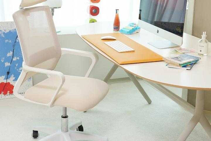 [오늘의딜]뮤즈 편한 팔걸이 헤드형 컴퓨터 메쉬 의자 (크림화이트컬러)