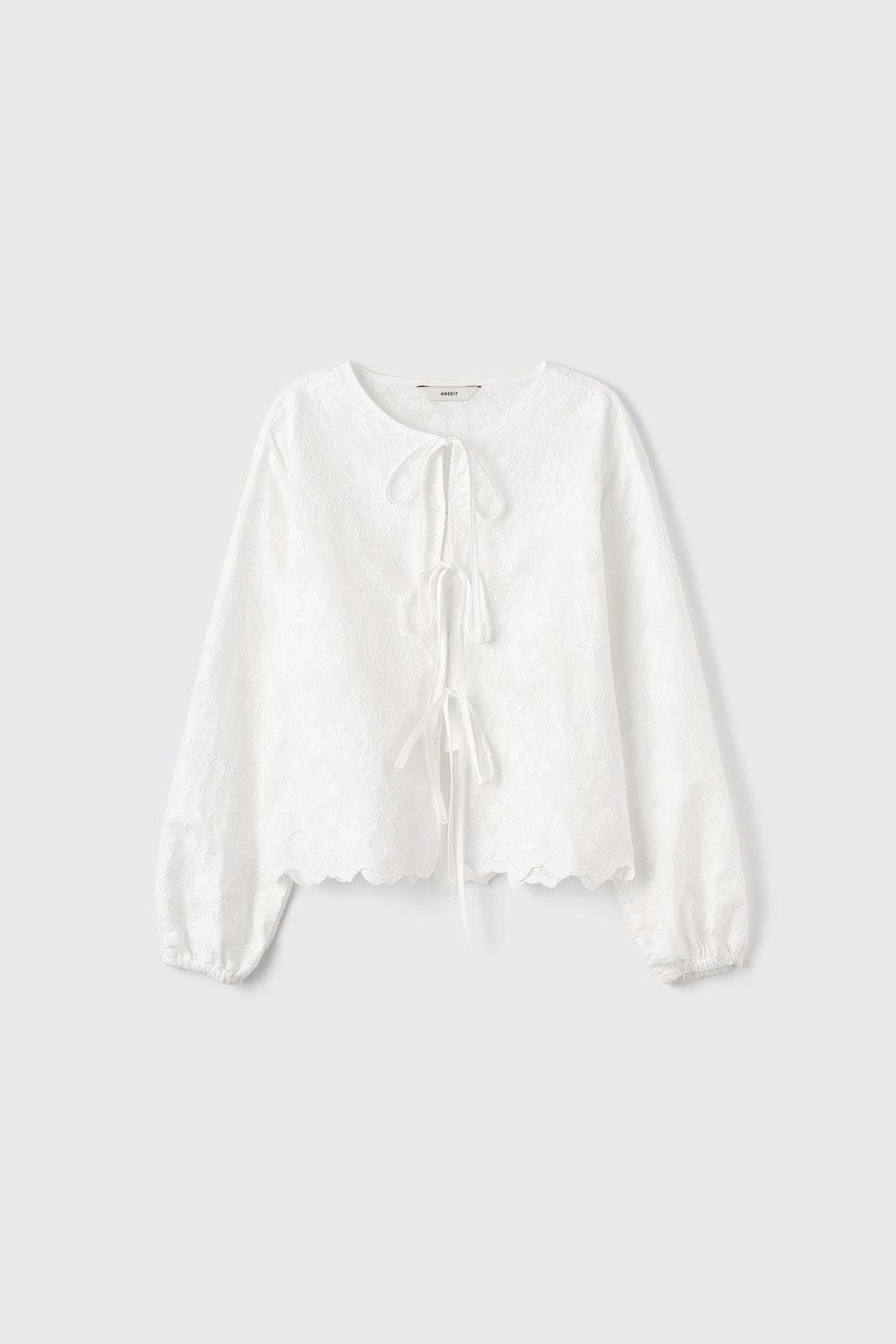 Q Flower Embroidery Ribbon Blouse_White