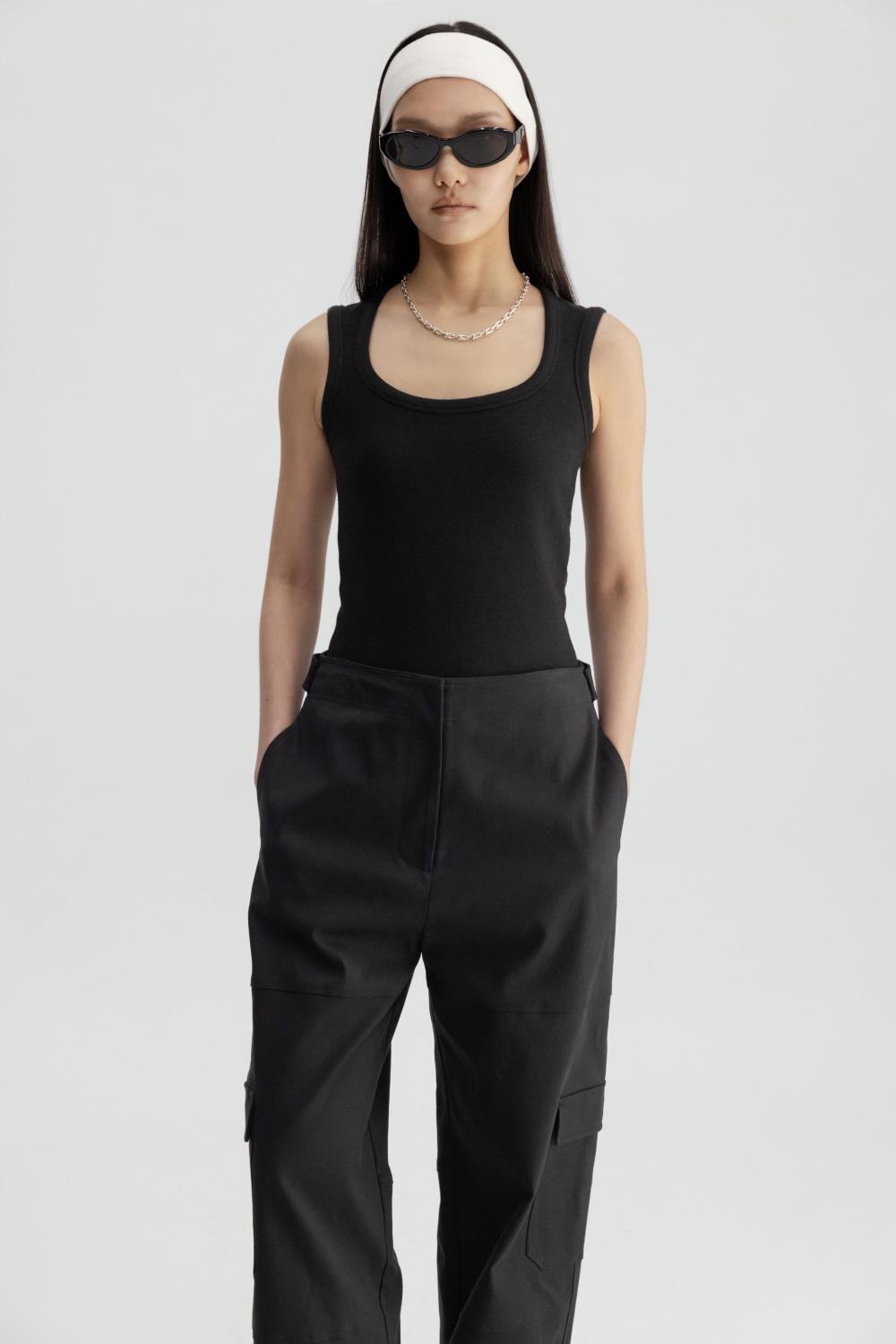 SLEEVLESS DEEP NECK BODYSUIT (BLACK)