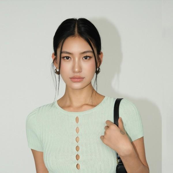 NEVA HU 라운드 숏슬리브 펀칭 니트