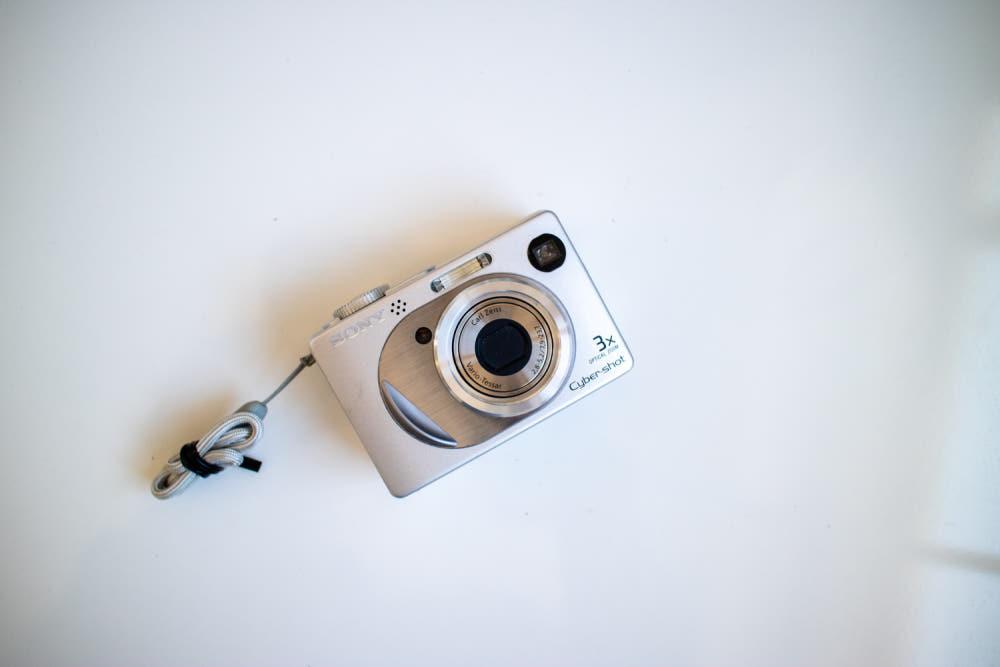 [중고] [Sony] Sony DSC-W1 / 맴버쉽카메라 / 디지털 카메라  / 소니 / 빈티지 카메라 / 빈티지 디지털 카메라 / 사이버샷