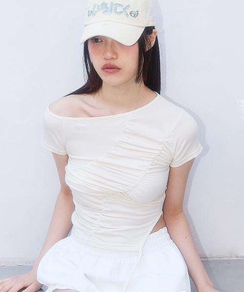 원숄더 컷아웃 셔링 탑 크림
