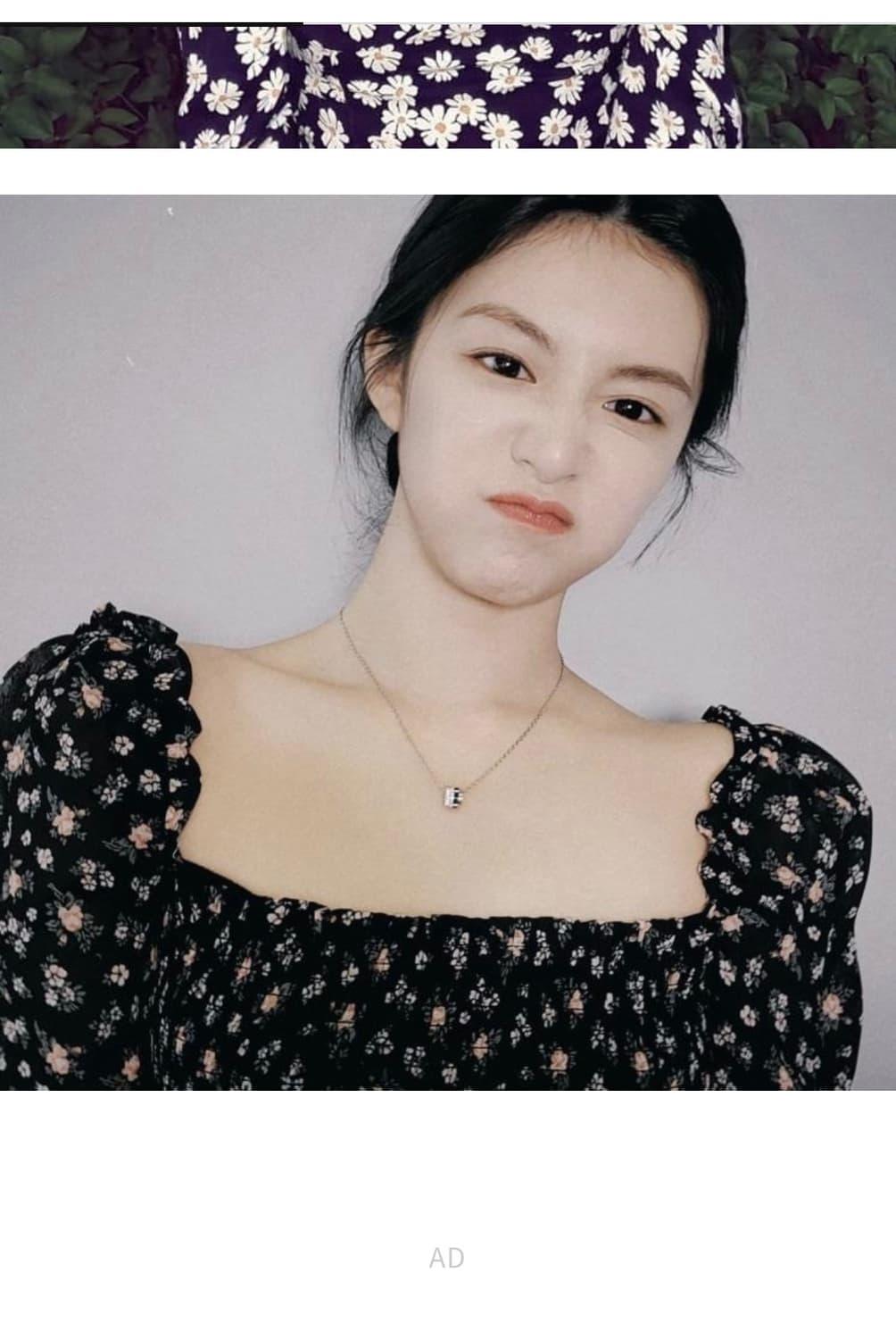 리포메이션 고윤정 스퀘어 플라워 블라우스 | 후루츠패밀리