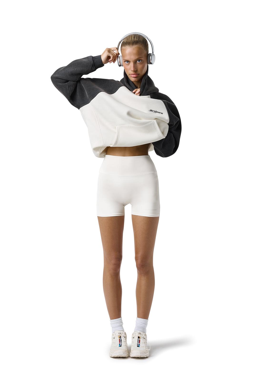 Active Shorts in Balm - M