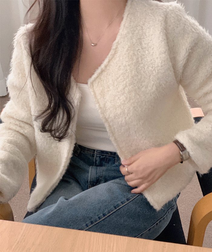 포에이엠 츠다 울 부클 퍼 모헤어 노카라 브이넥 세미 크롭 자켓