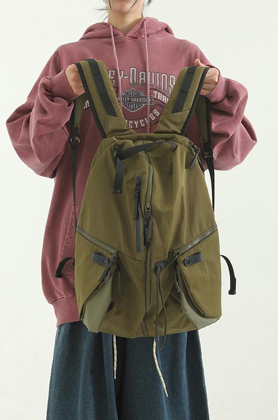 middle zipper multi pocket back pack