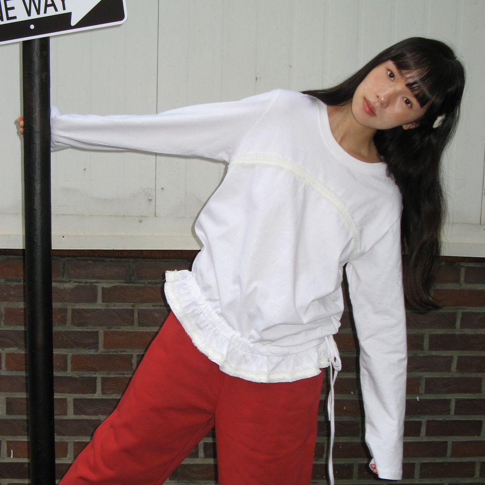 FRILL SHIRRING LONG SLEEVE T SHIRT WHITE