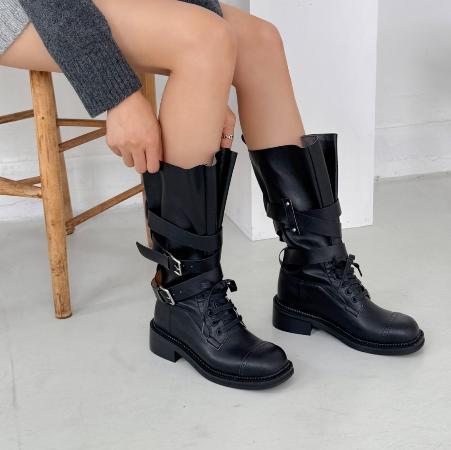 윈썸플린트 레이스업 버클 벨트 스트랩 통굽 워커 미들 부츠