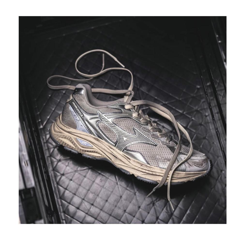 미즈노 러닝화 레이서 Racer 빈티지 그레이 실버 여성 남성 스니커즈