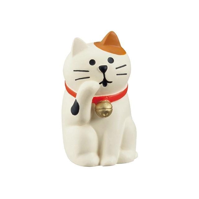 데팡스 콘콤브레 여행 그루밍하는고양이