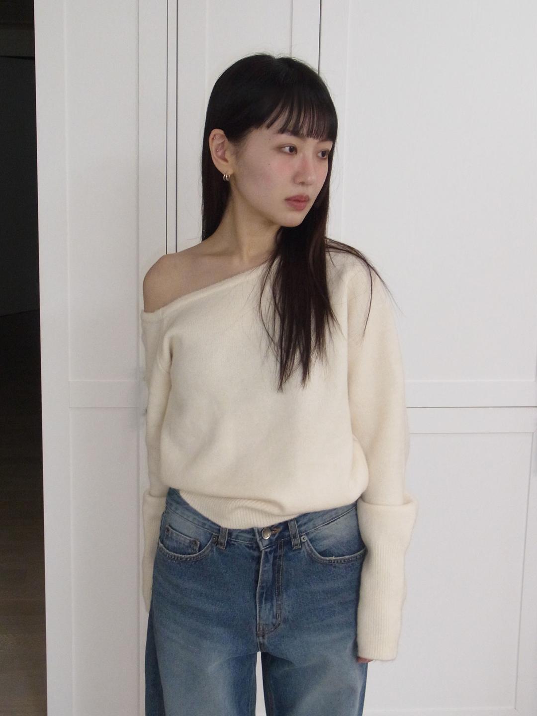 캐시미어 언발숄더 니트