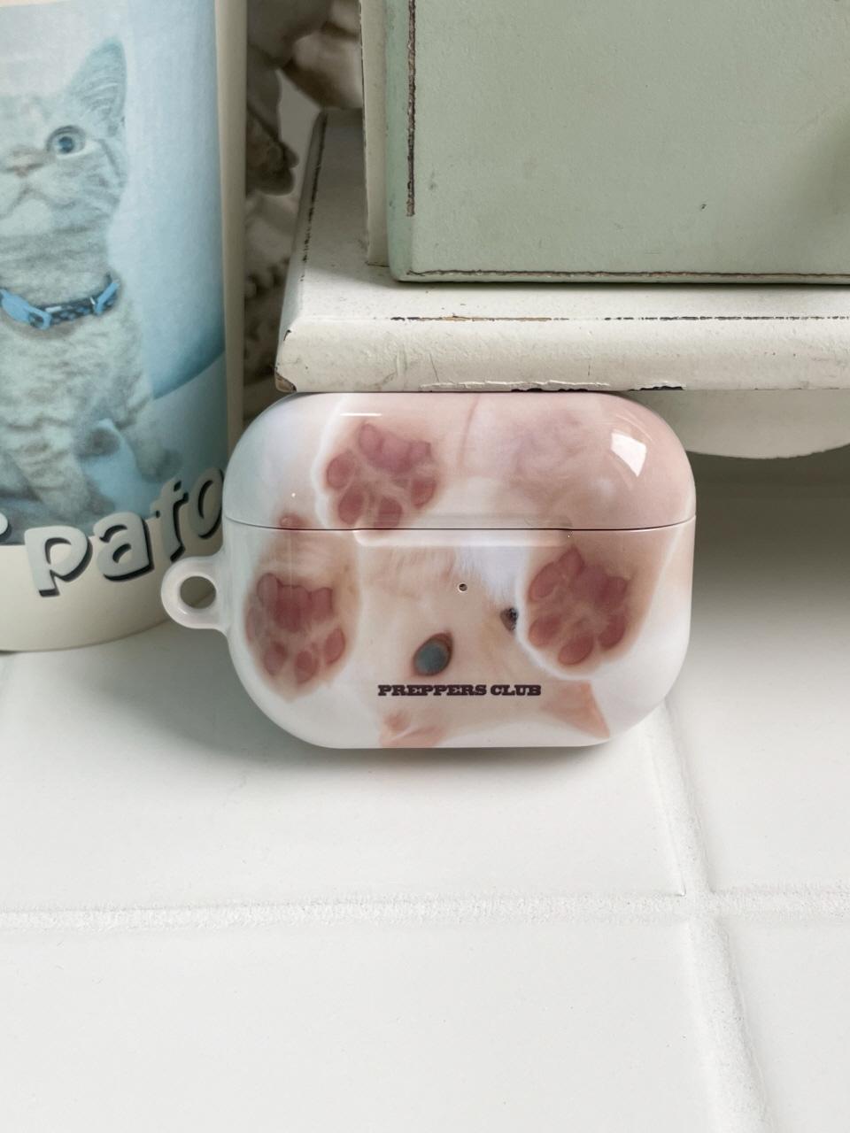 SHY CAT AIRPODS CASE
