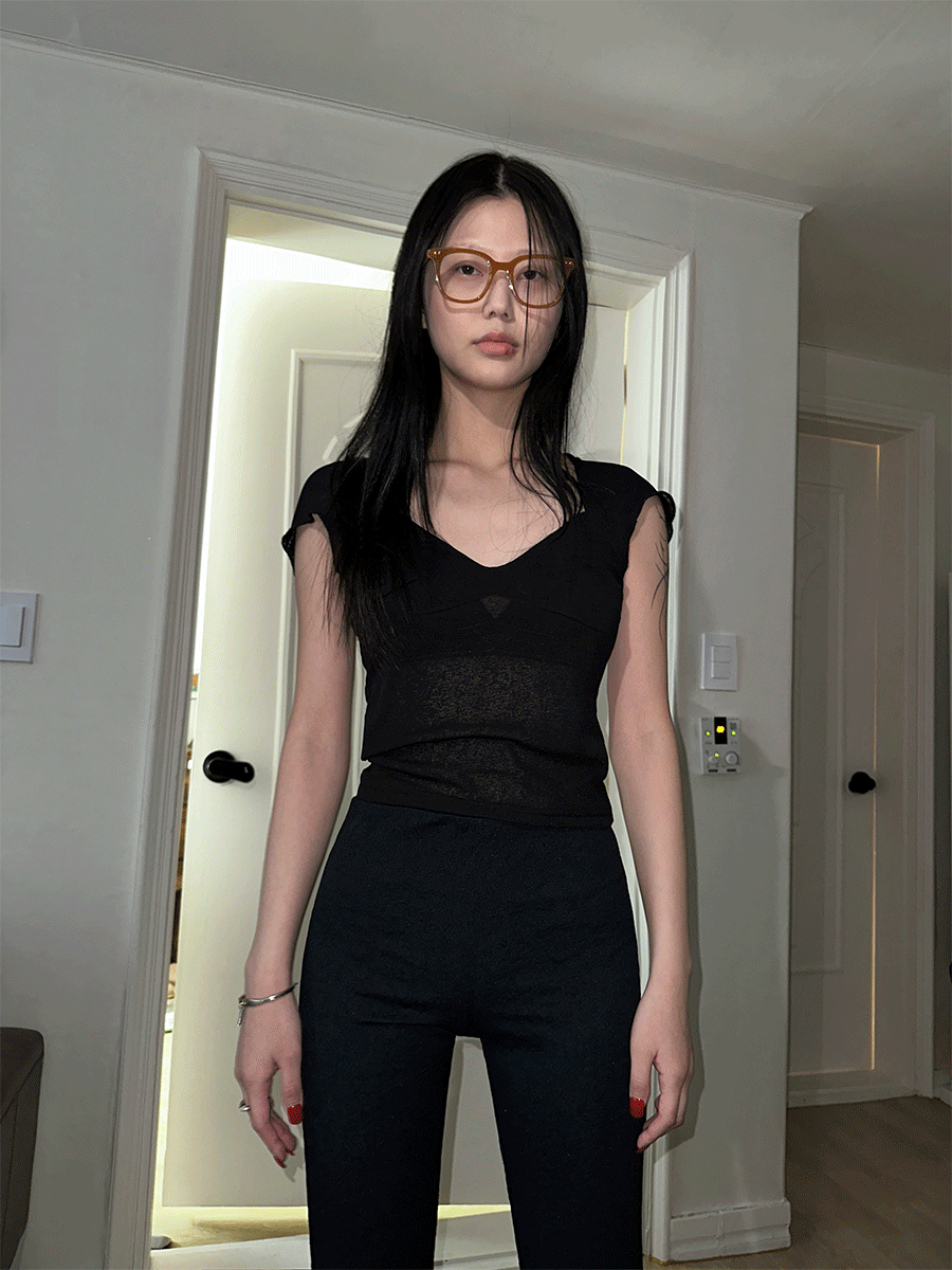 Flimsy back ribbon top