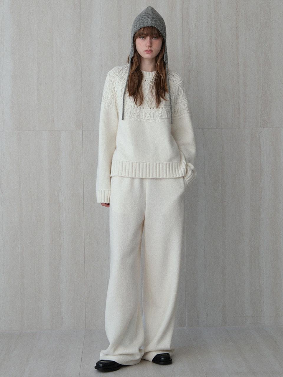 [예약배송 12/30출고예정] soft wool yoke cable sweater (ivory)