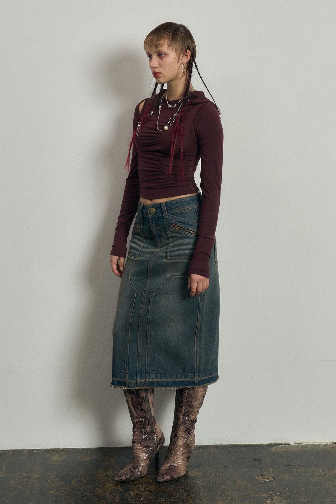 CUT-OUT SHIRRING HOODIE DEEP PLUM