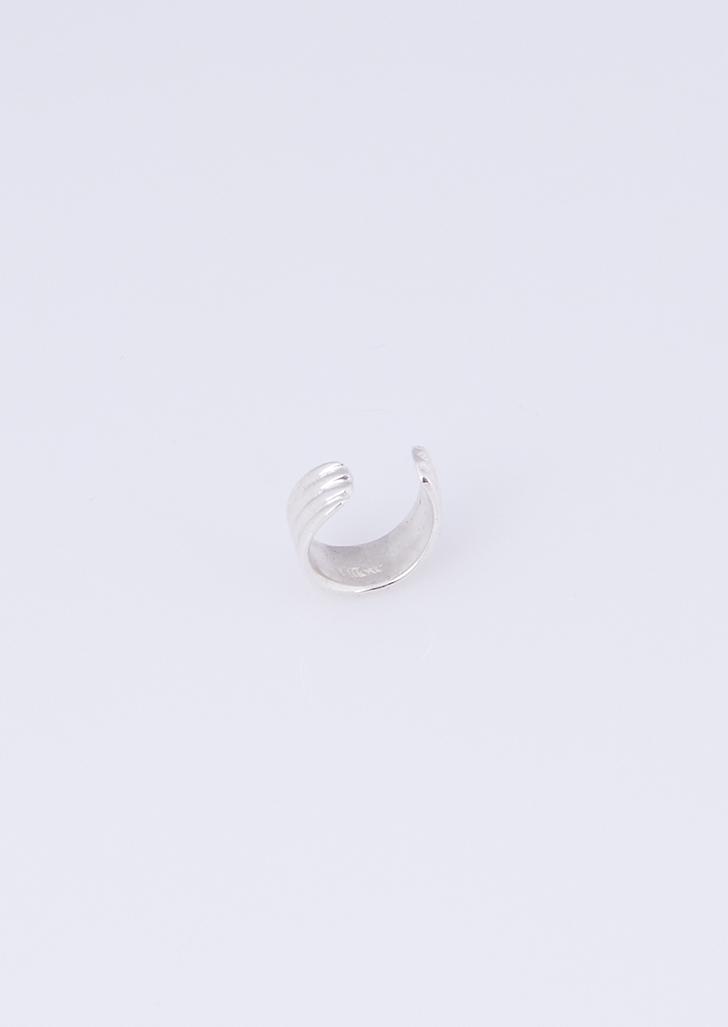 unbalance frill earcuff
