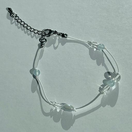 블루&클리어 원석 화이트 끈 매듭 팔찌