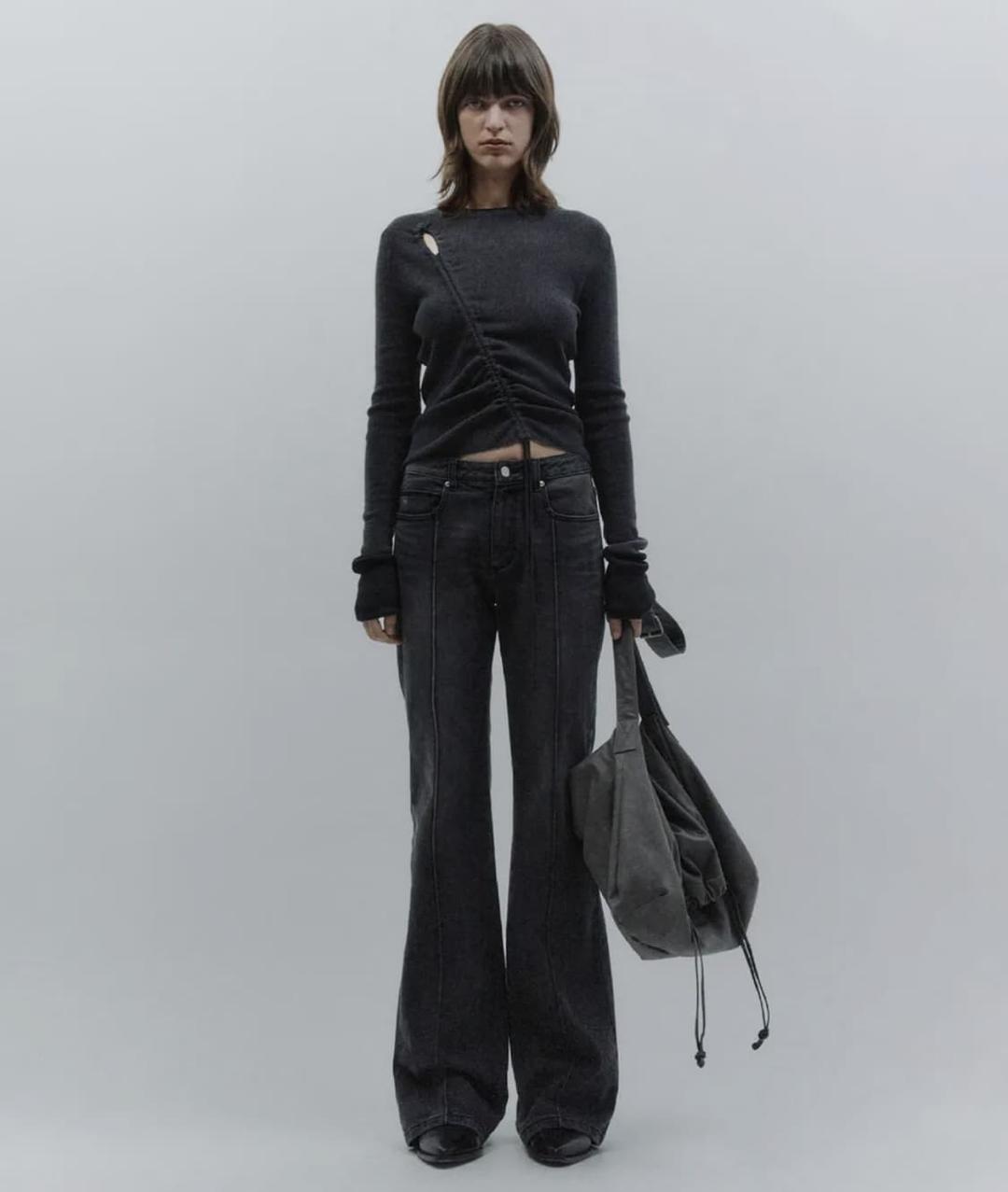 인사일런스 우먼 핀턱 부츠컷 데님 BLACK 미듐 | 후루츠패밀리