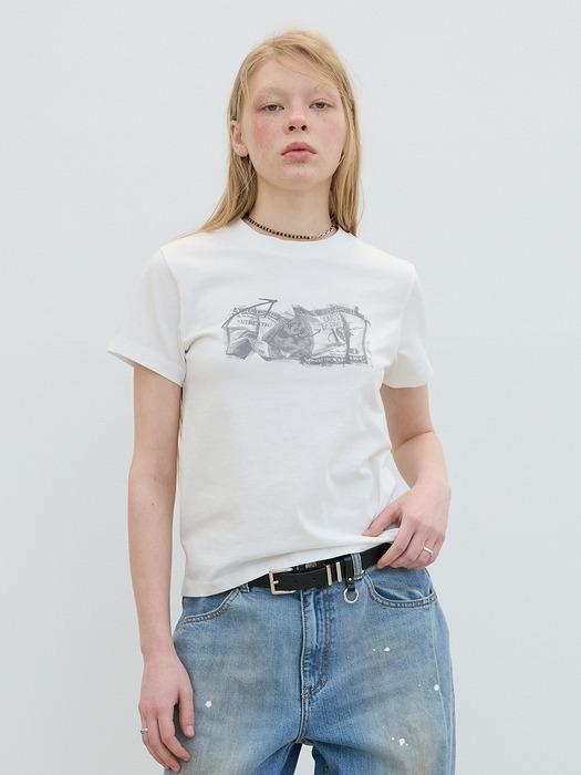 [셀럽 PICK] 뒷판 절개 포인트 그래픽 반팔 티셔츠 화이트 AW5ME43101