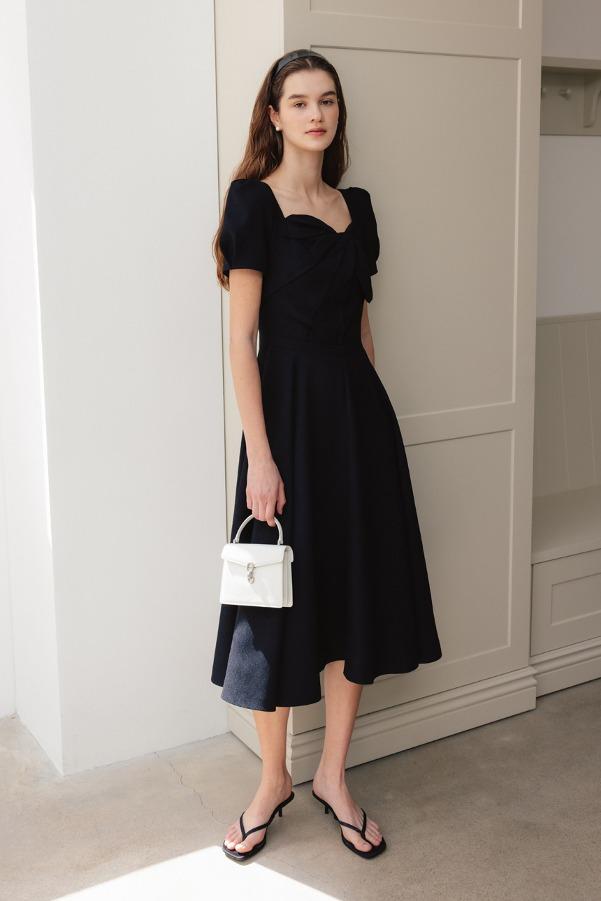 AILANI Twisted ribbon detailed flared long dress (Black)