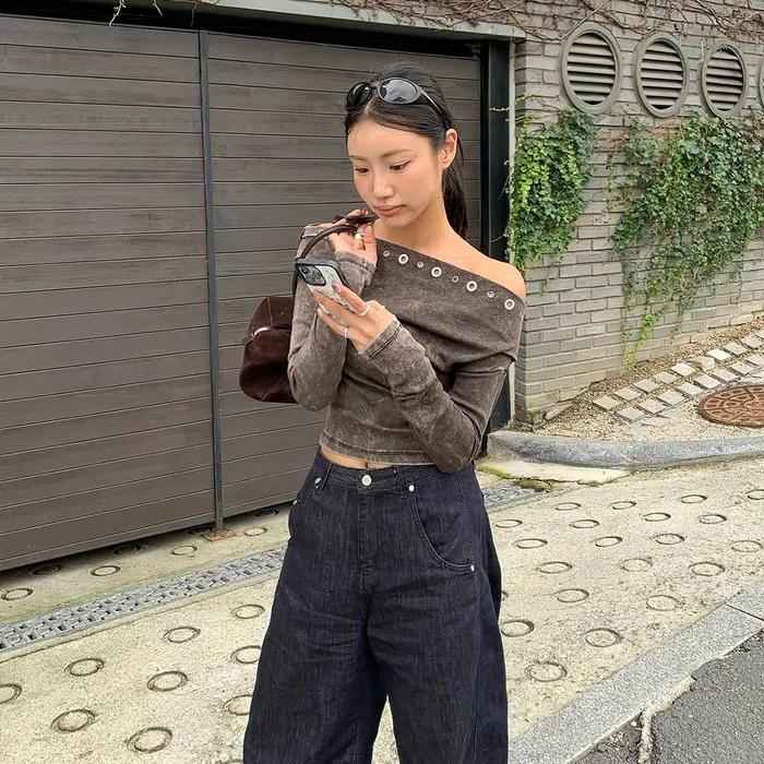 EYELET OFF SHOULDER T-SHIRT BLACK