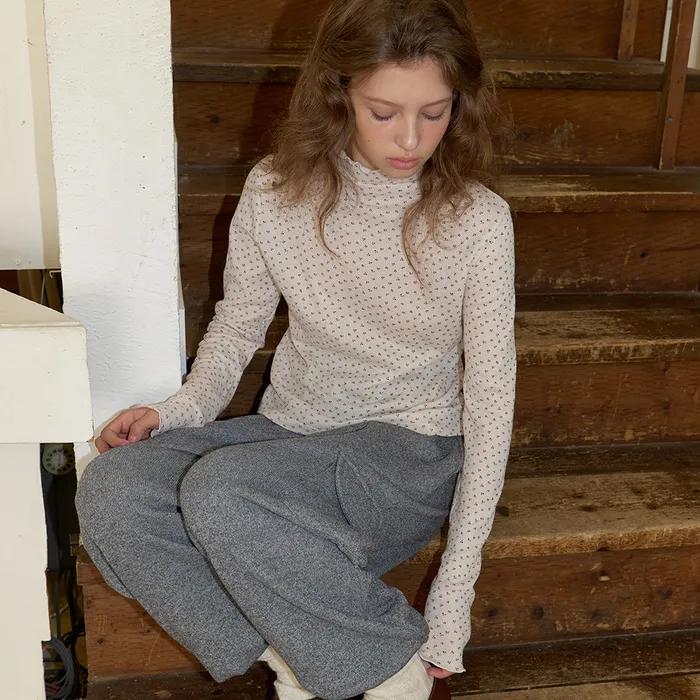 A FLOWER TURTLENECK TEE_BEIGE