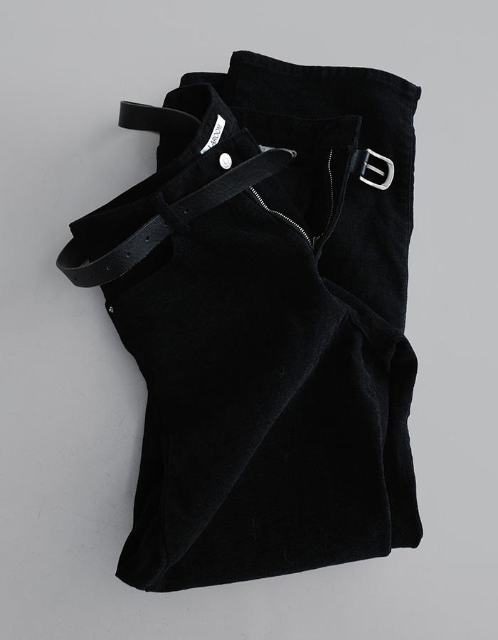 [by LAROOM] 융기모블랙진