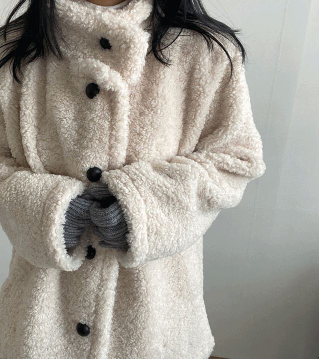 이버라킴 [오버핏] 알밤단추 하이넥 양털 뽀글이 하프 코트 자켓