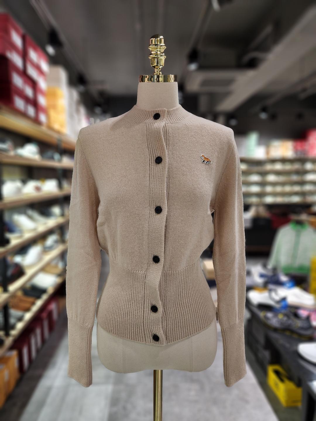 [메종키츠네] 베이비 폭스 패치 핏 JW00514KT1006 P220 여자 울 가디건