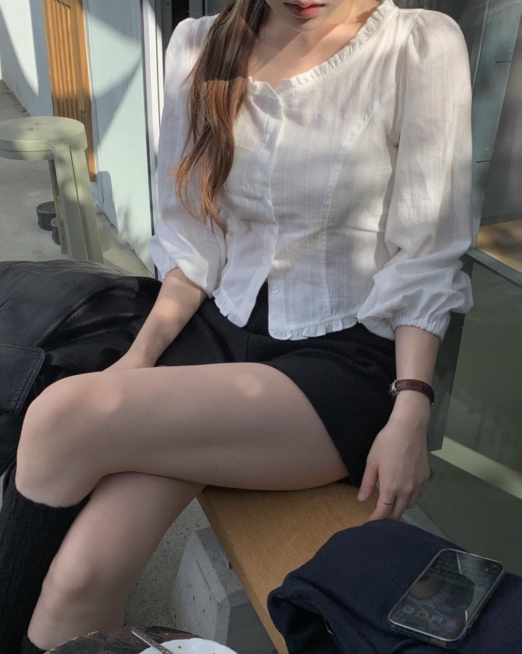 어파트오브 [MADE] 소피 프릴 기모 블라우스 (2col)