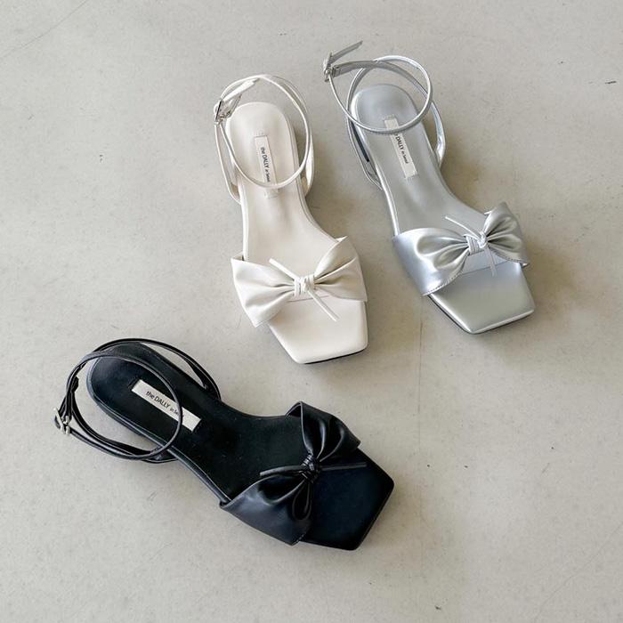 헤라슈 스퀘어토 버터플라이 셔링 매듭 발목버클 샌들 1cm_HS4410