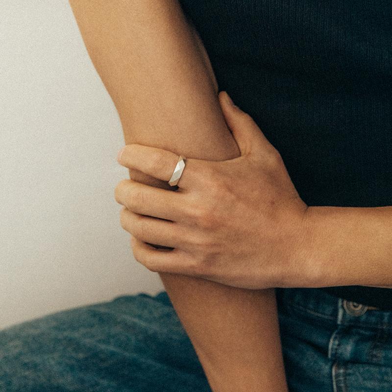 Polygon Edge Ring 실버 볼드 다각형 반지