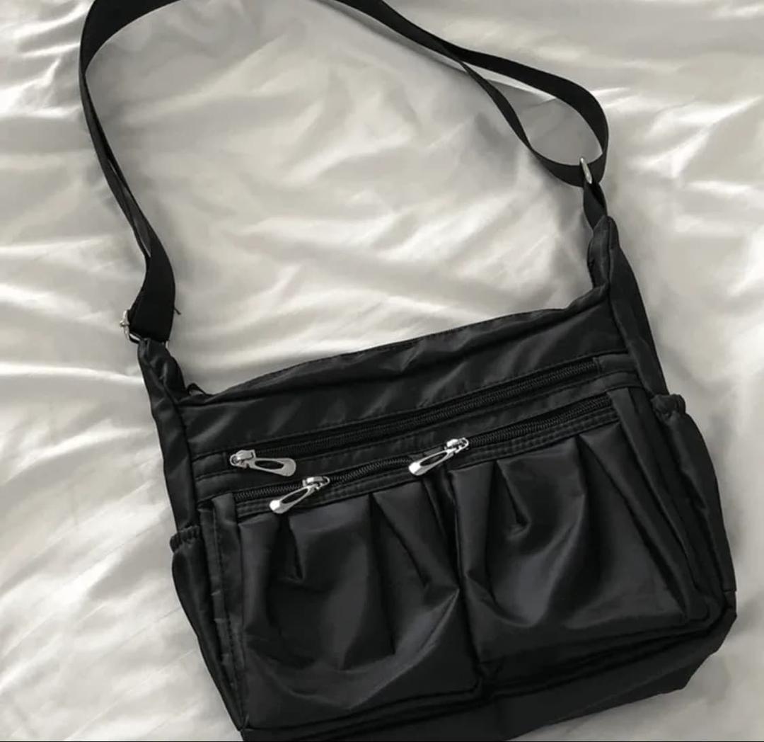 블랙 포켓 크로스백 가방 | 후루츠패밀리