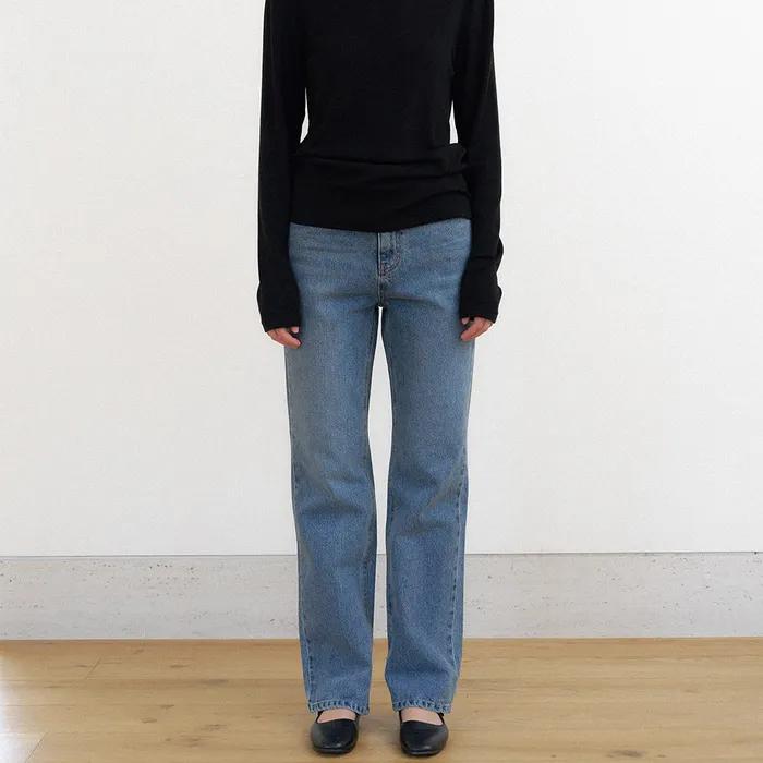 Straight Jeans