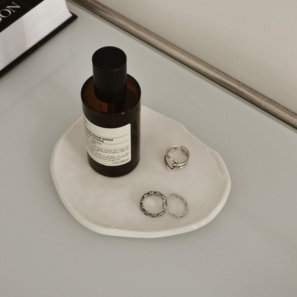 [onoffmansion] pebble plate _glossy white
