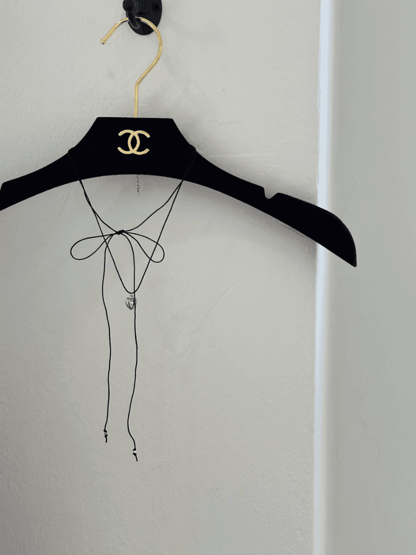 Ribbon heart chocker