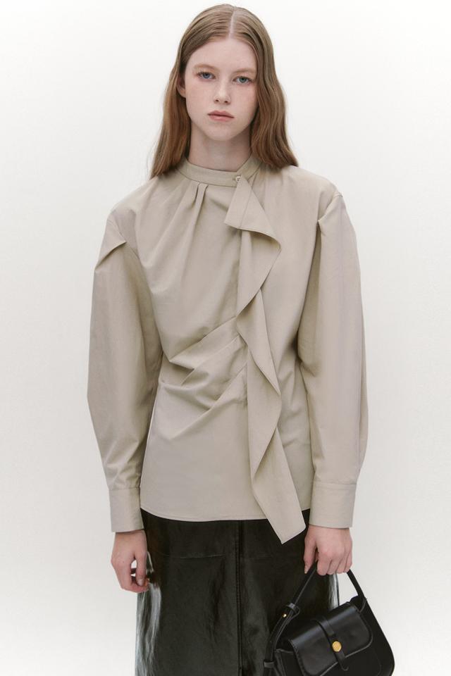 Unbalance Tuck Drape Blouse BEIGE [GBW7BL56BE]
