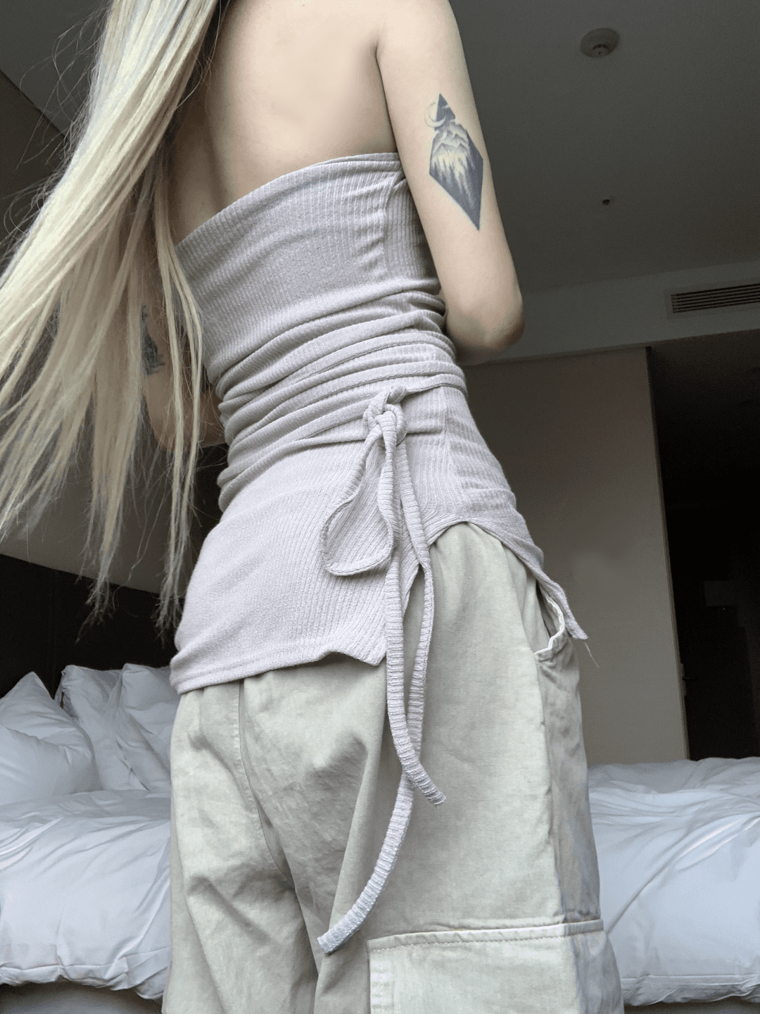 Gumia cut-out Strap Top (right beige)