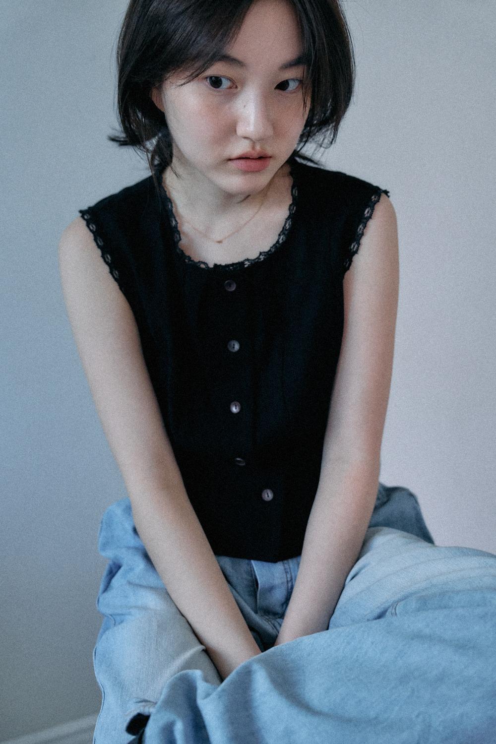 Via Boris button vest (Black)