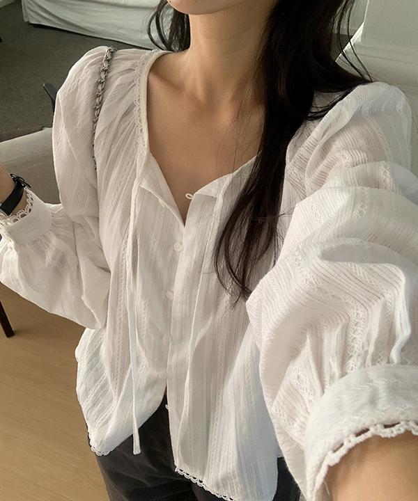 리얼코코 [얼리어텀🍂/made] 드멜린 블라우스 (간절기/긴팔/반팔/라운드넥/파스텔/코튼/하객룩/레이스/펀칭)