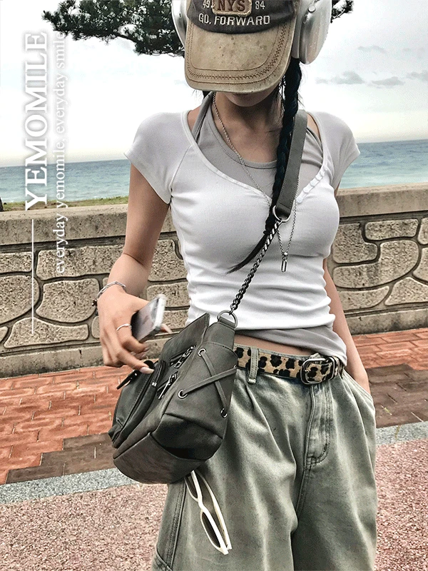 리치 버튼 크롭 반팔 티셔츠