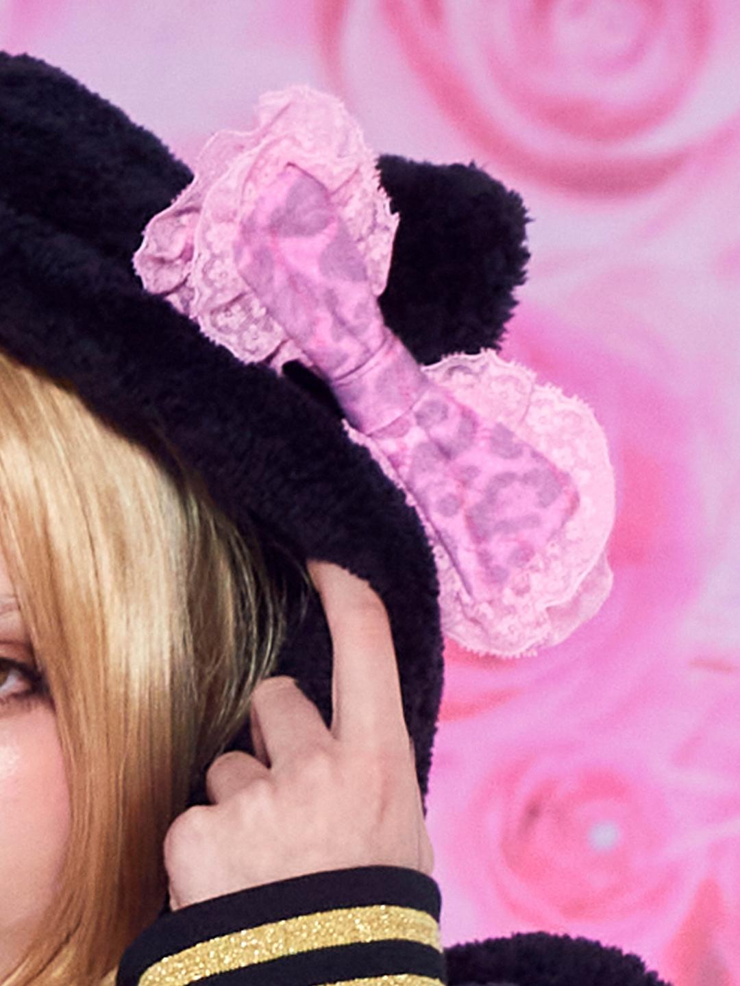 Leopard bonbon ribbon pin