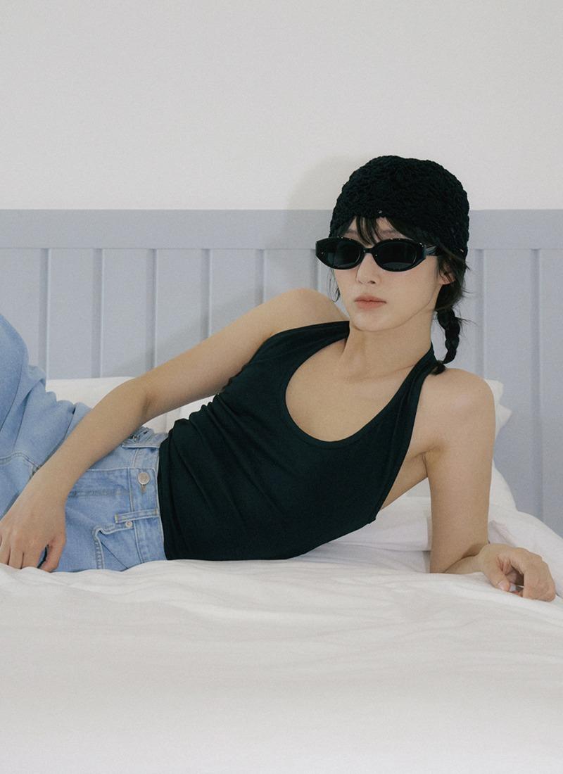 WOI HALTERNECK SLEEVELESS BLACK