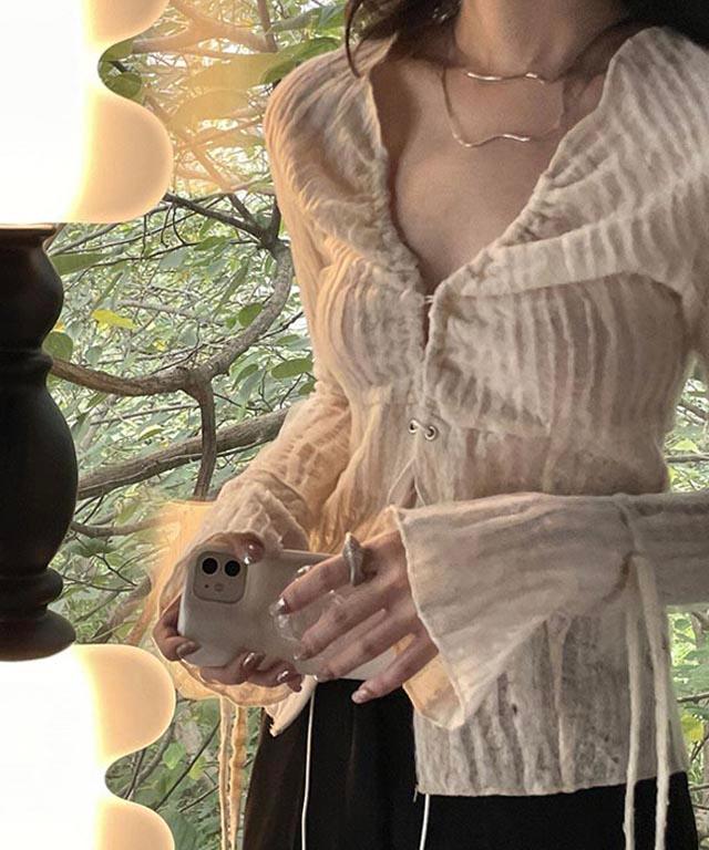 오프젯 콩단추 시스루 주름 블라우스 스트링 코르셋 간절기 롱소매 리본 브이넥 티셔츠