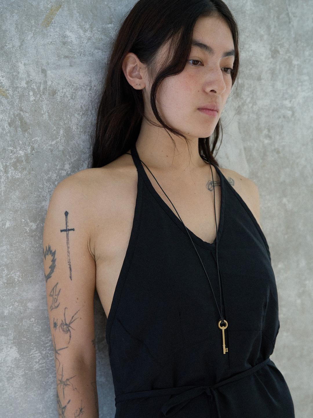 045 Key Pendant Leather Necklace [Gold]