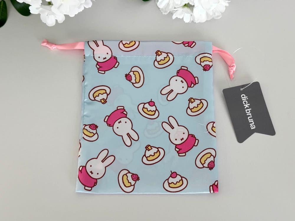 일본 미피 miffy 새틴 주머니 파우치 연블루 케이크