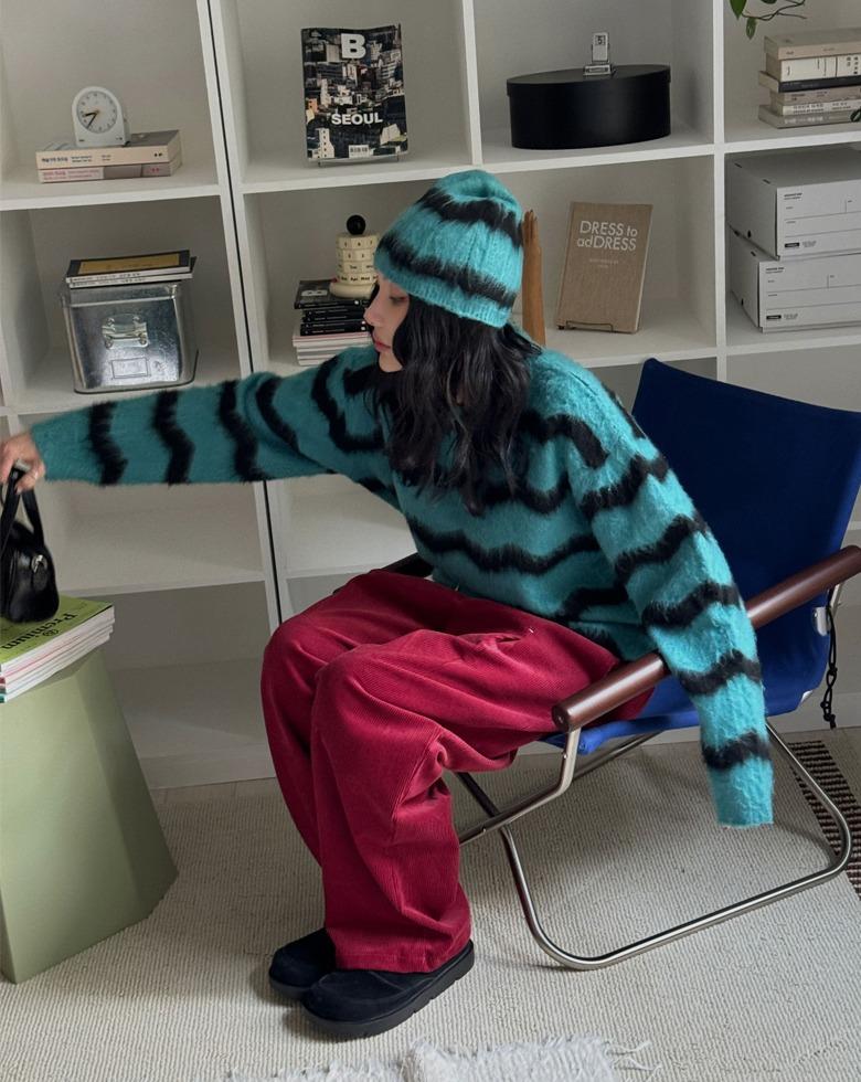 WAVE STRIPE KNIT