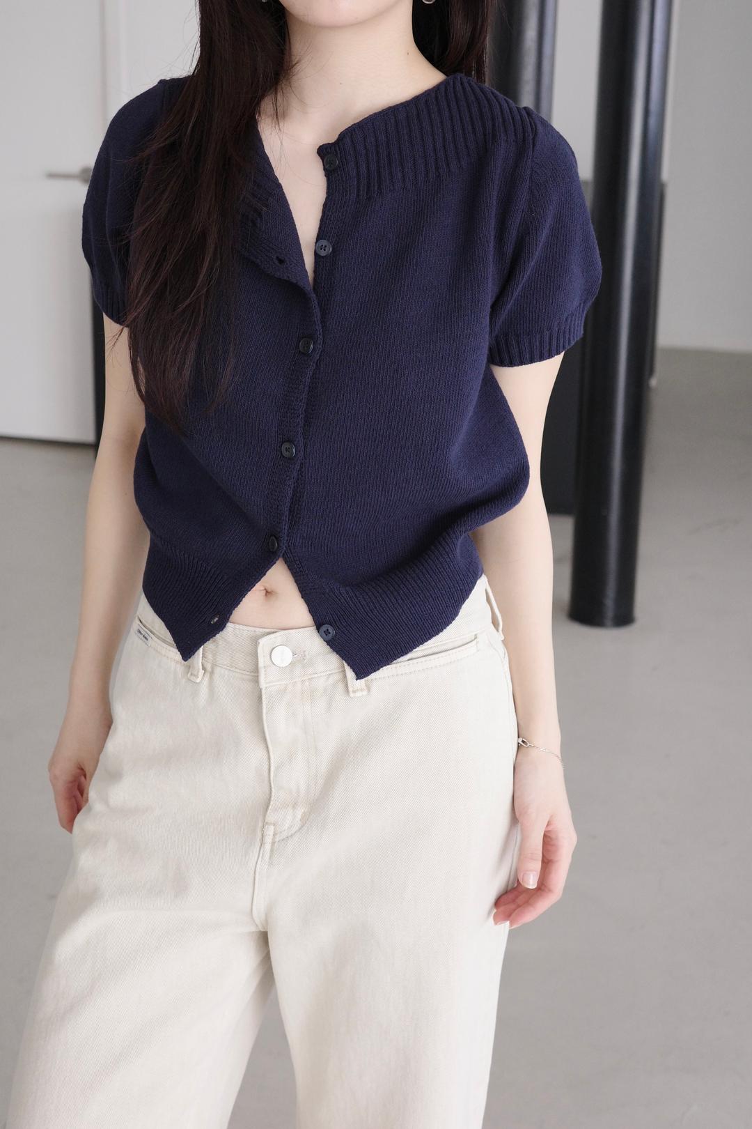 Boat-neck half sleeve knit